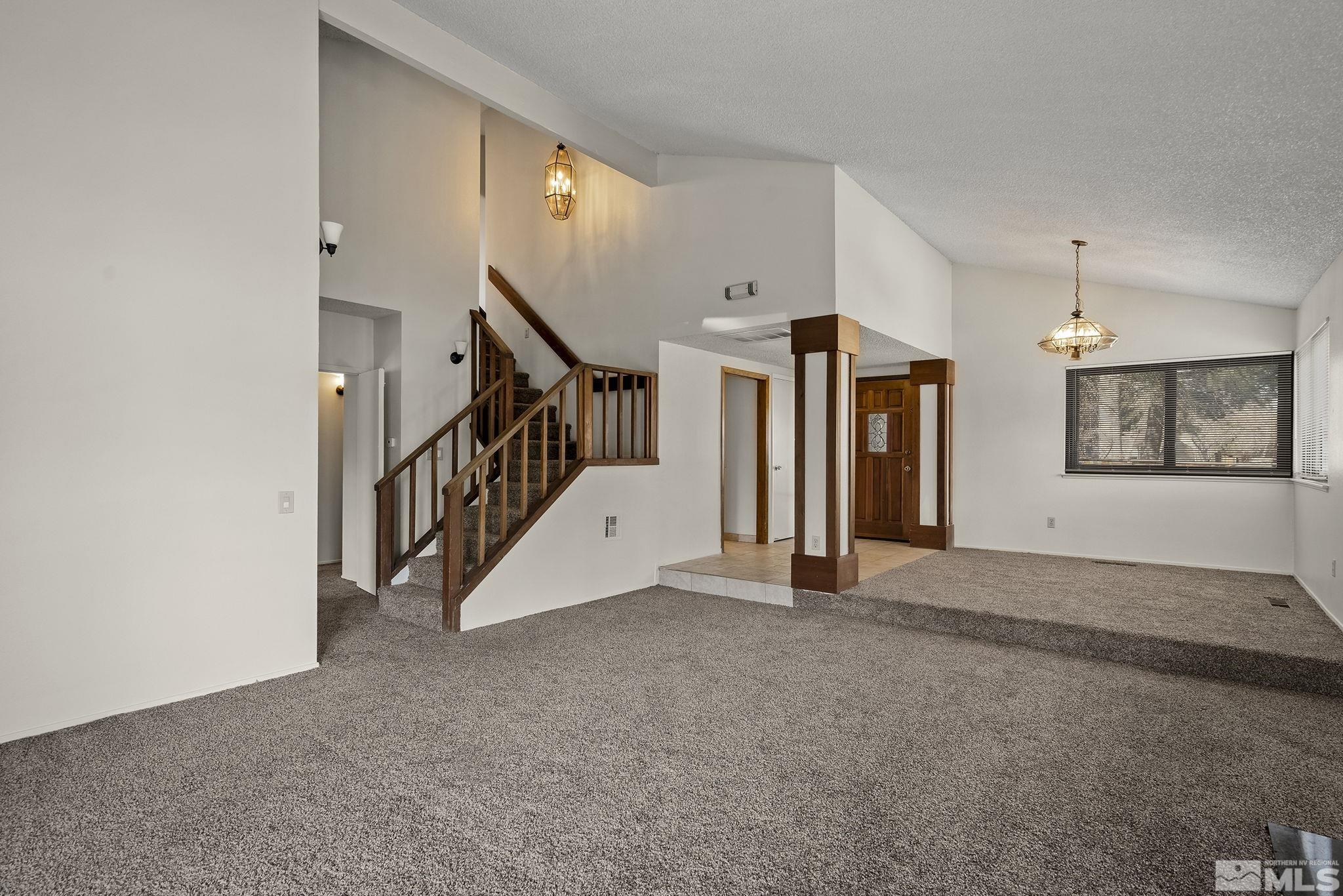 698 E Riverview Circle