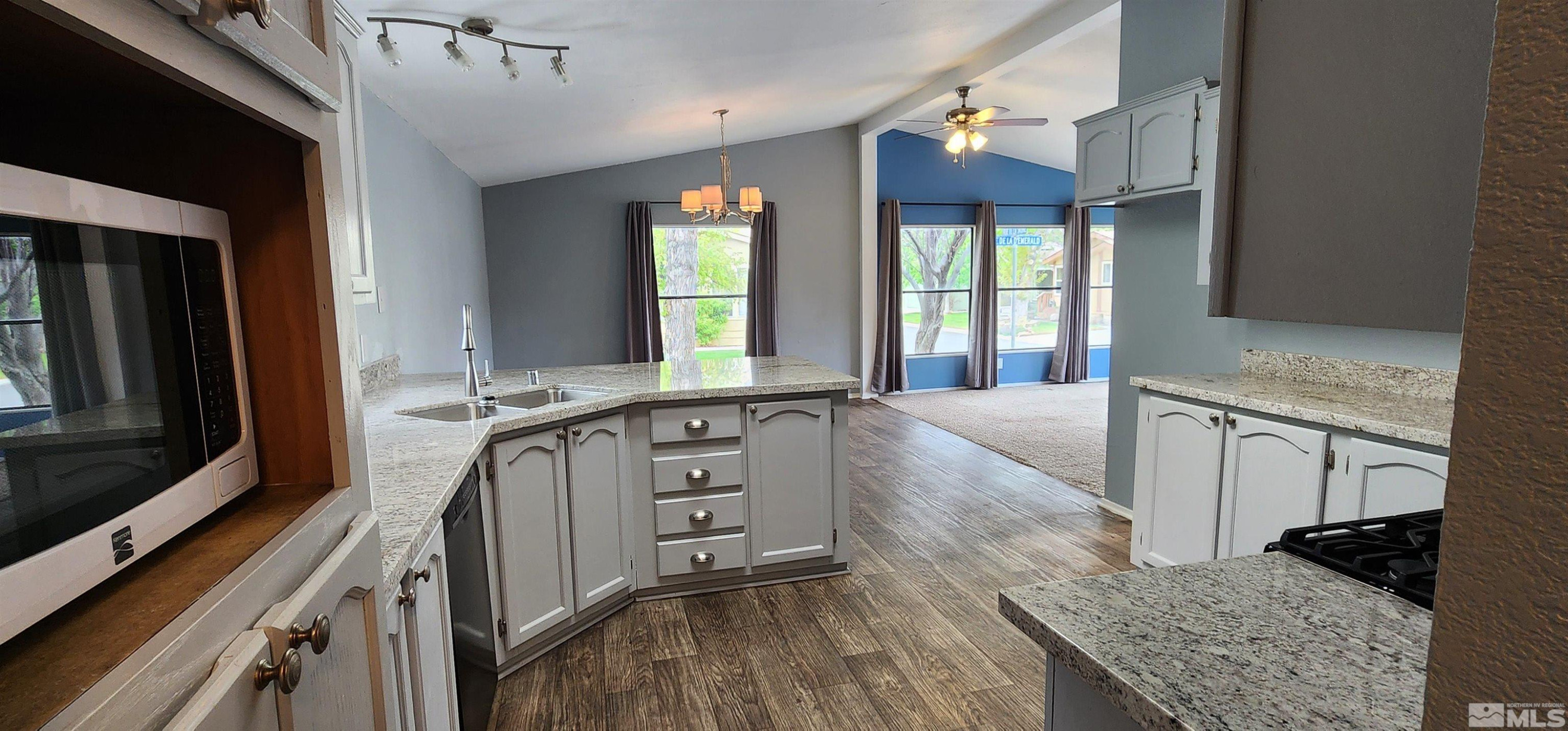 289 Ave De La D'Emerald