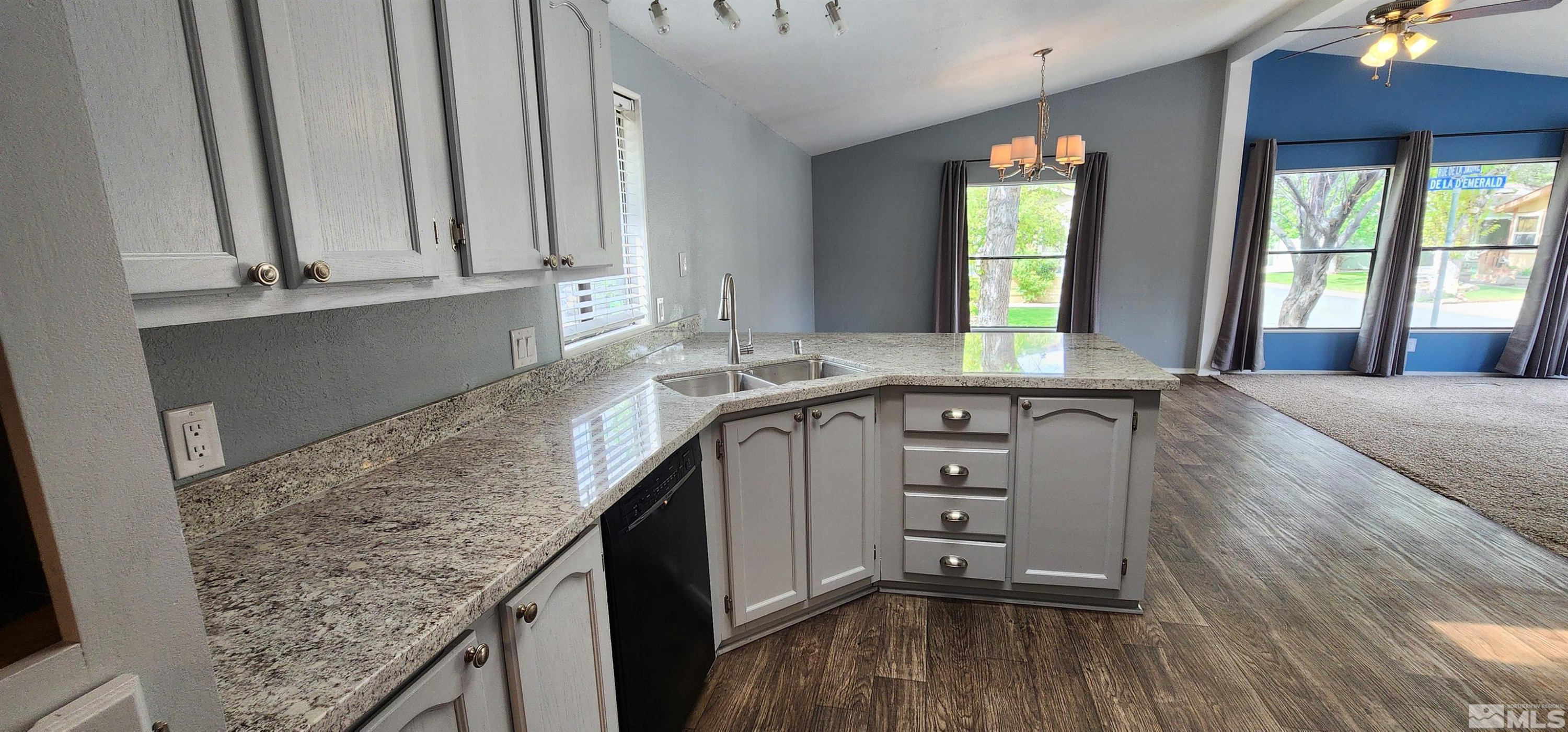 289 Ave De La D'Emerald