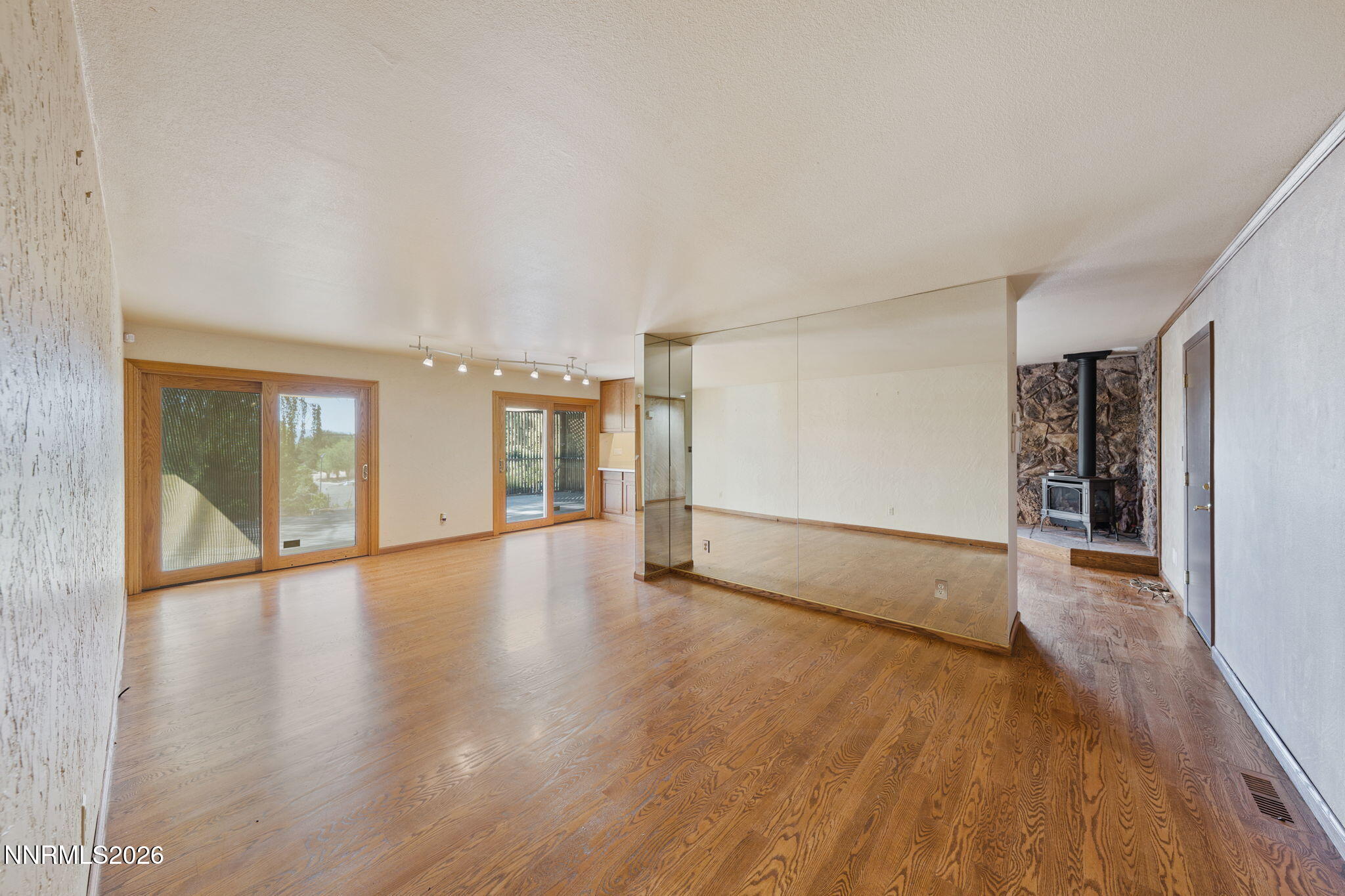 2230 King Edward Drive