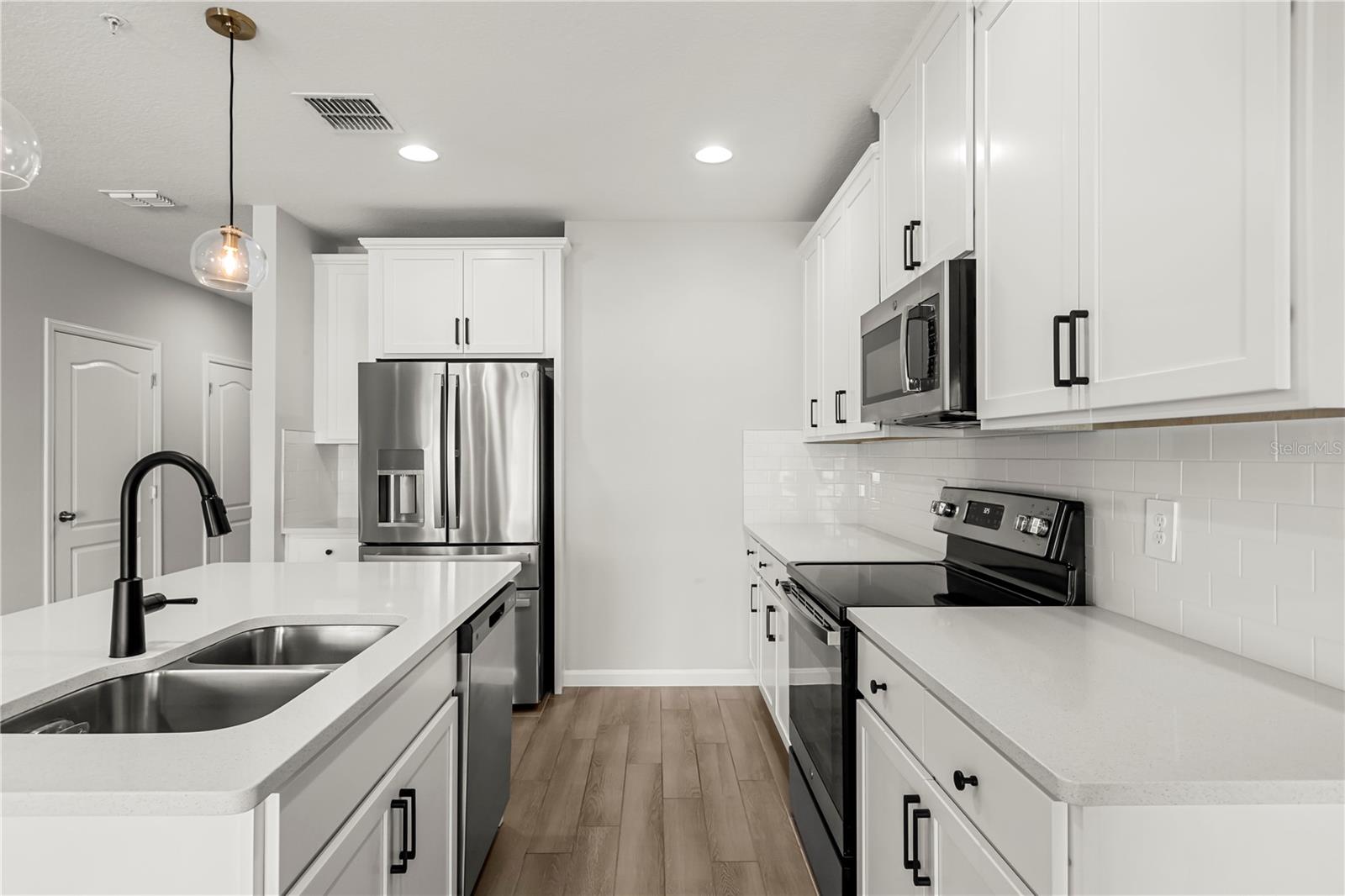 411 CAPE HONEYSUCKLE PL