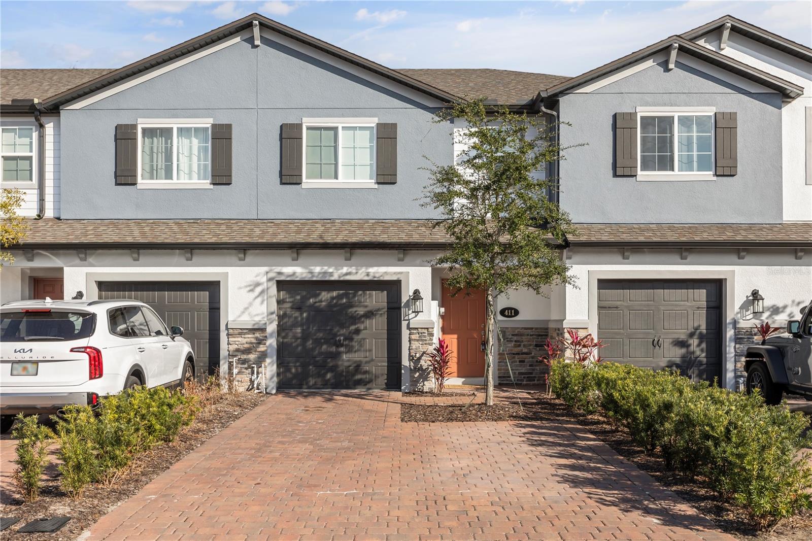 411 CAPE HONEYSUCKLE PL