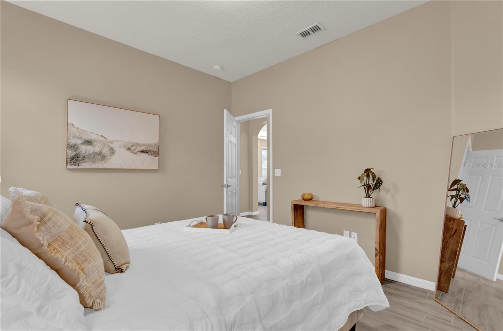 1208 BELLA VISTA CIR
