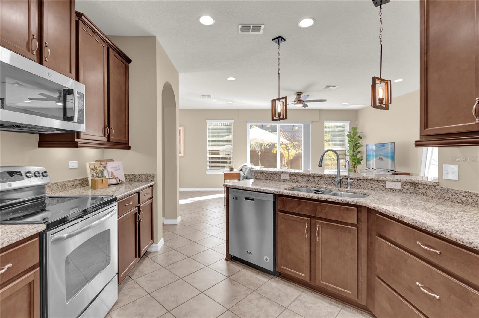 1208 BELLA VISTA CIR