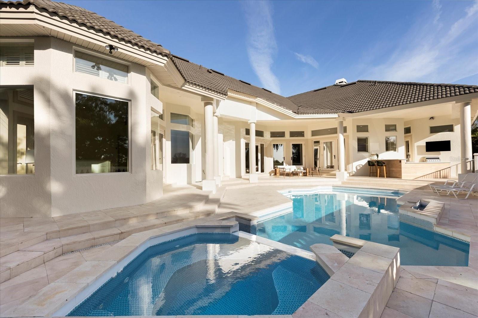 2207 CAIRNS CT