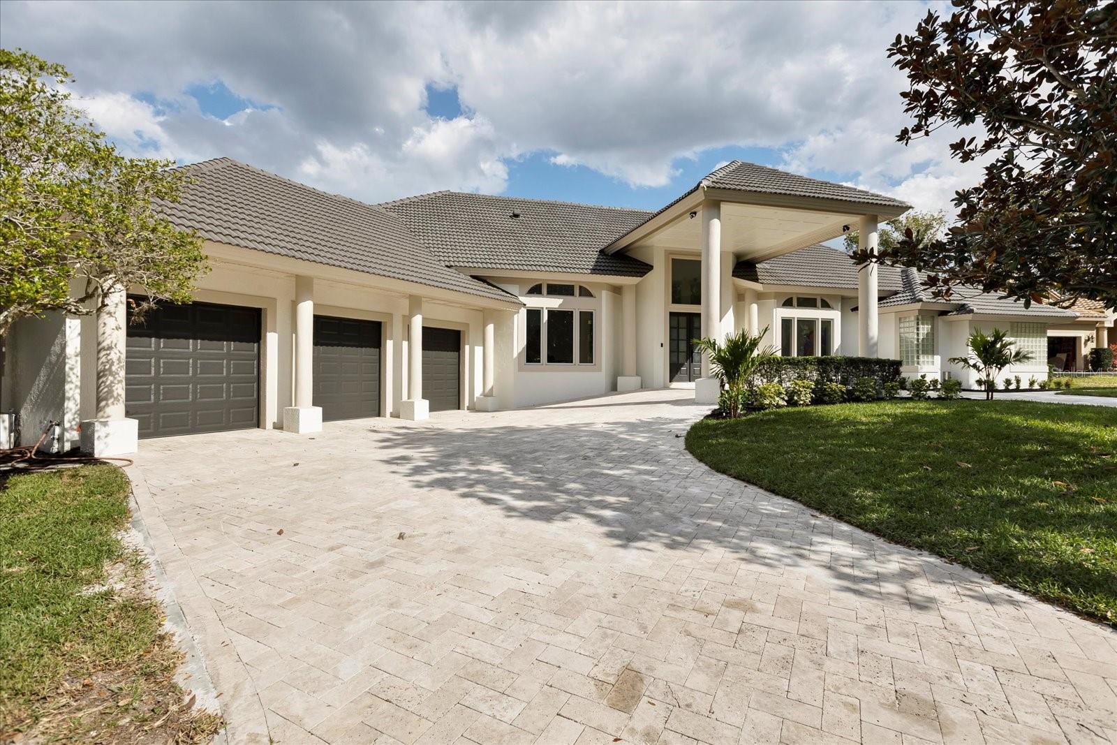 2207 CAIRNS CT