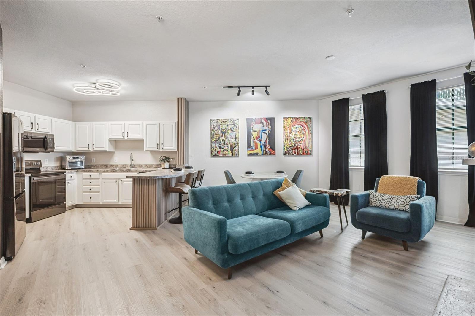 911 N ORANGE AVE #548