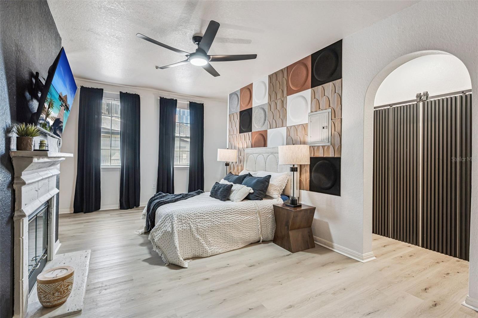 911 N ORANGE AVE #548