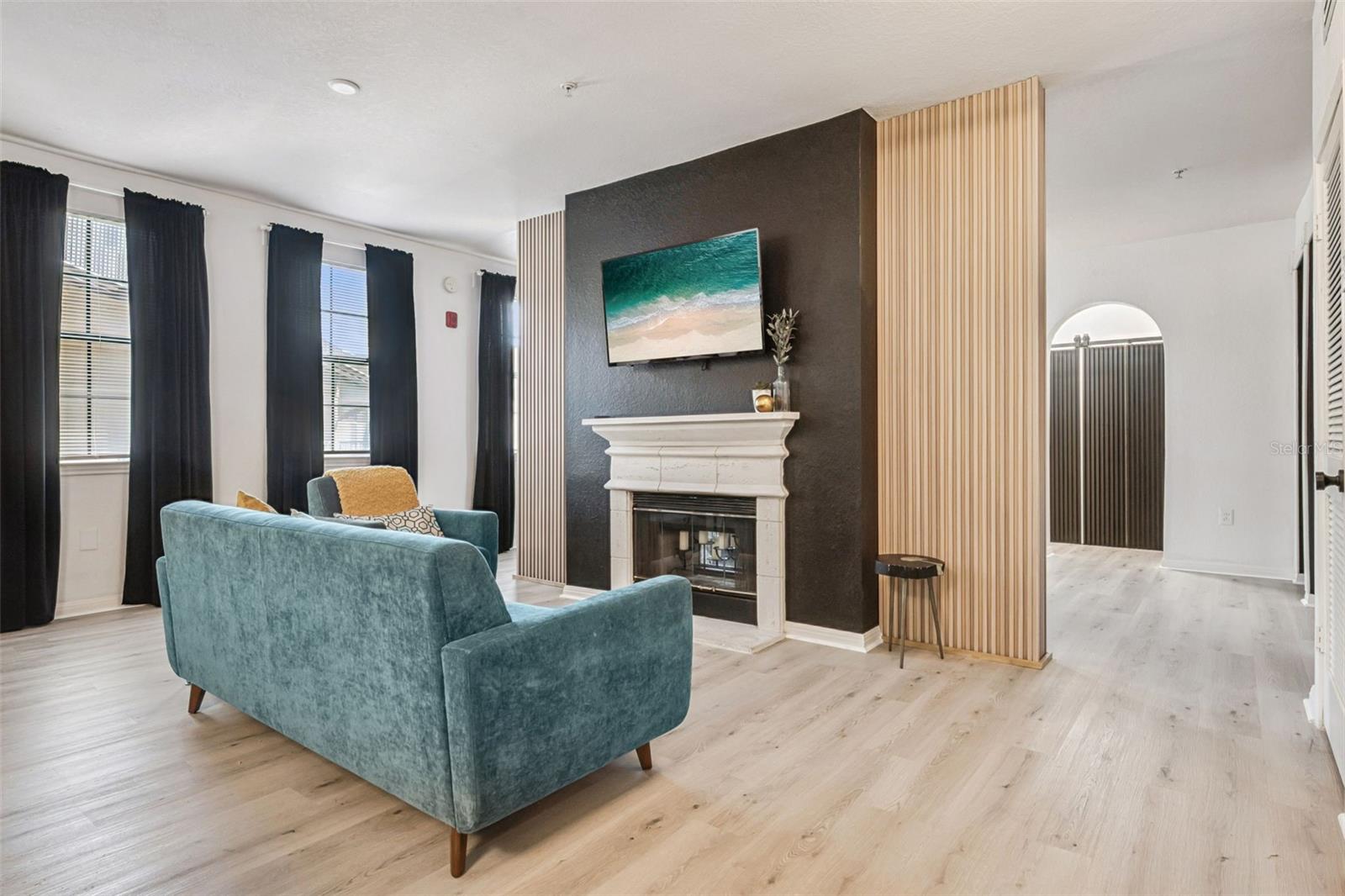 911 N ORANGE AVE #548