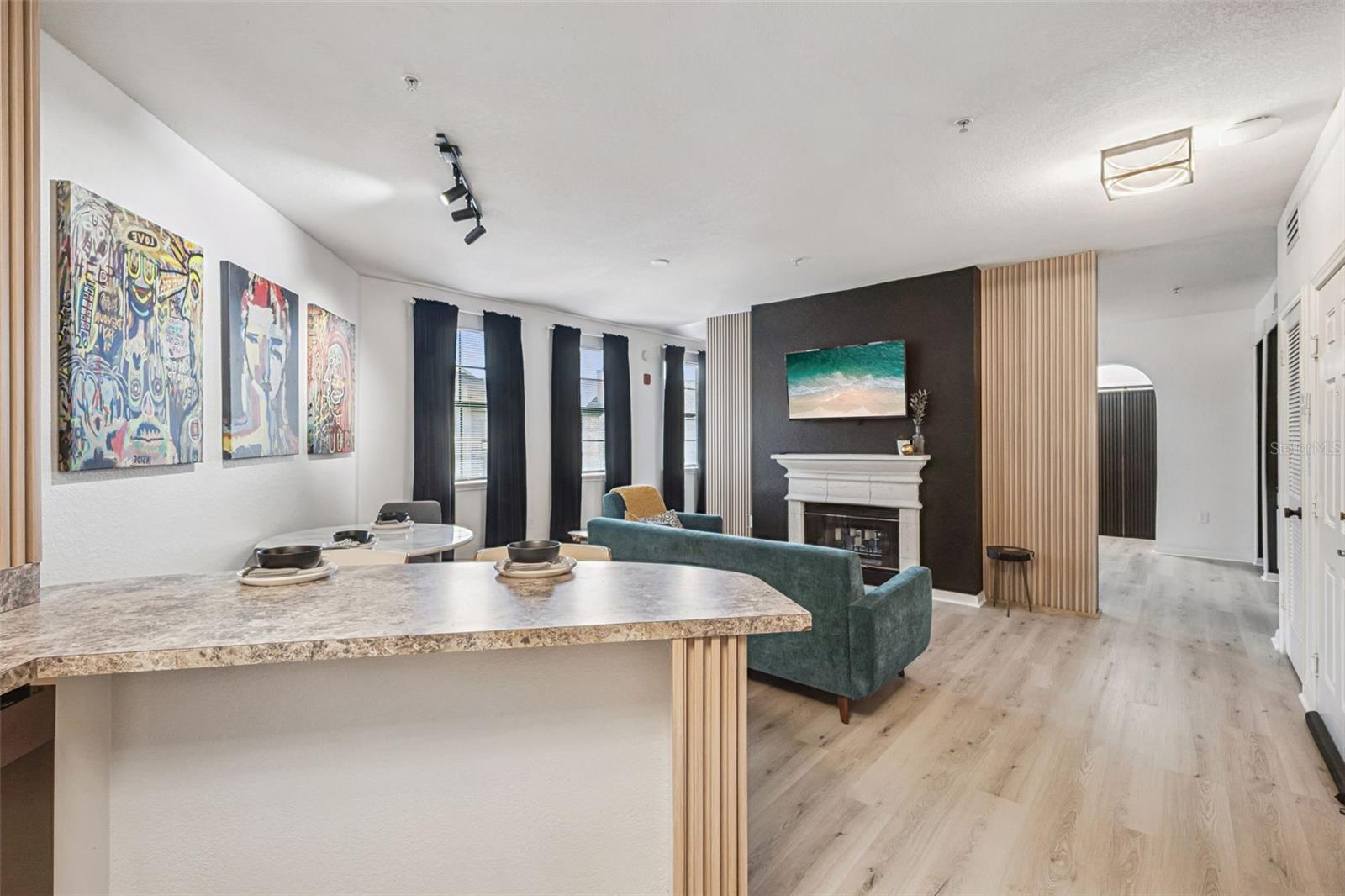 911 N ORANGE AVE #548