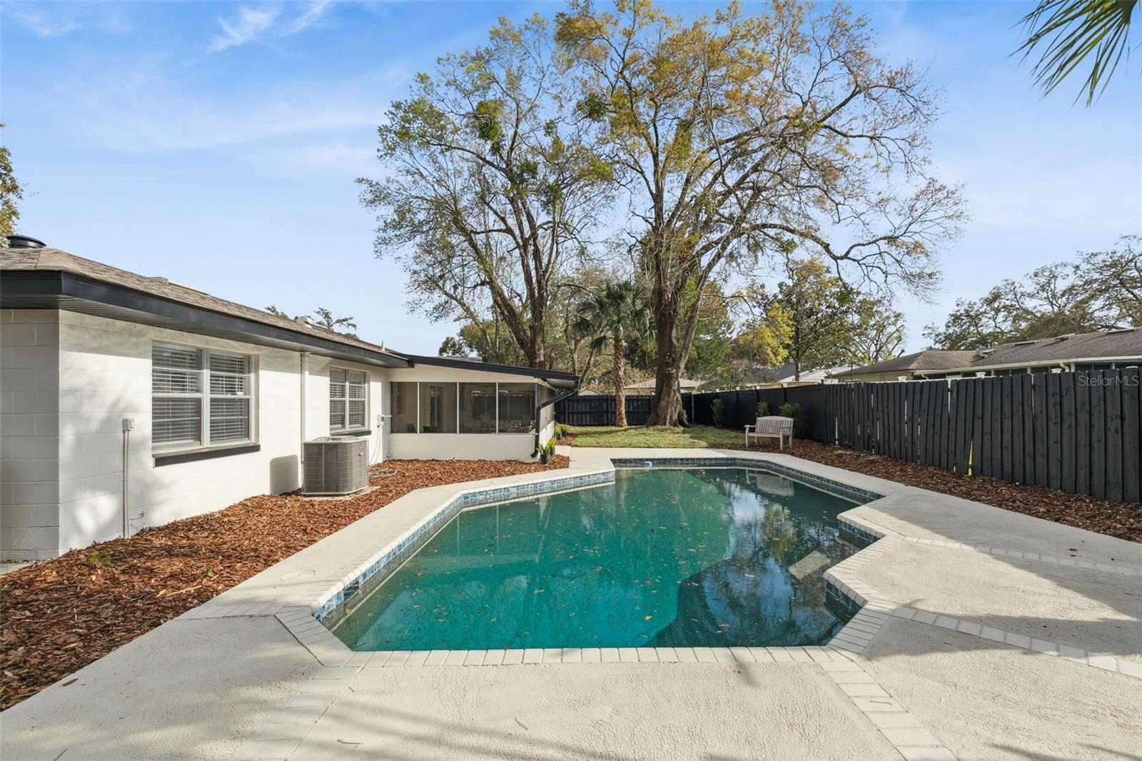 622 SPRING OAKS BLVD