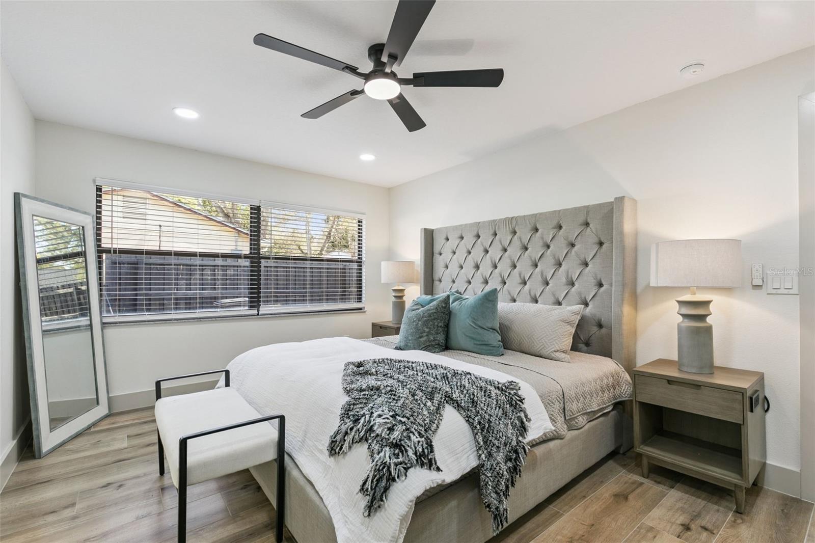 622 SPRING OAKS BLVD