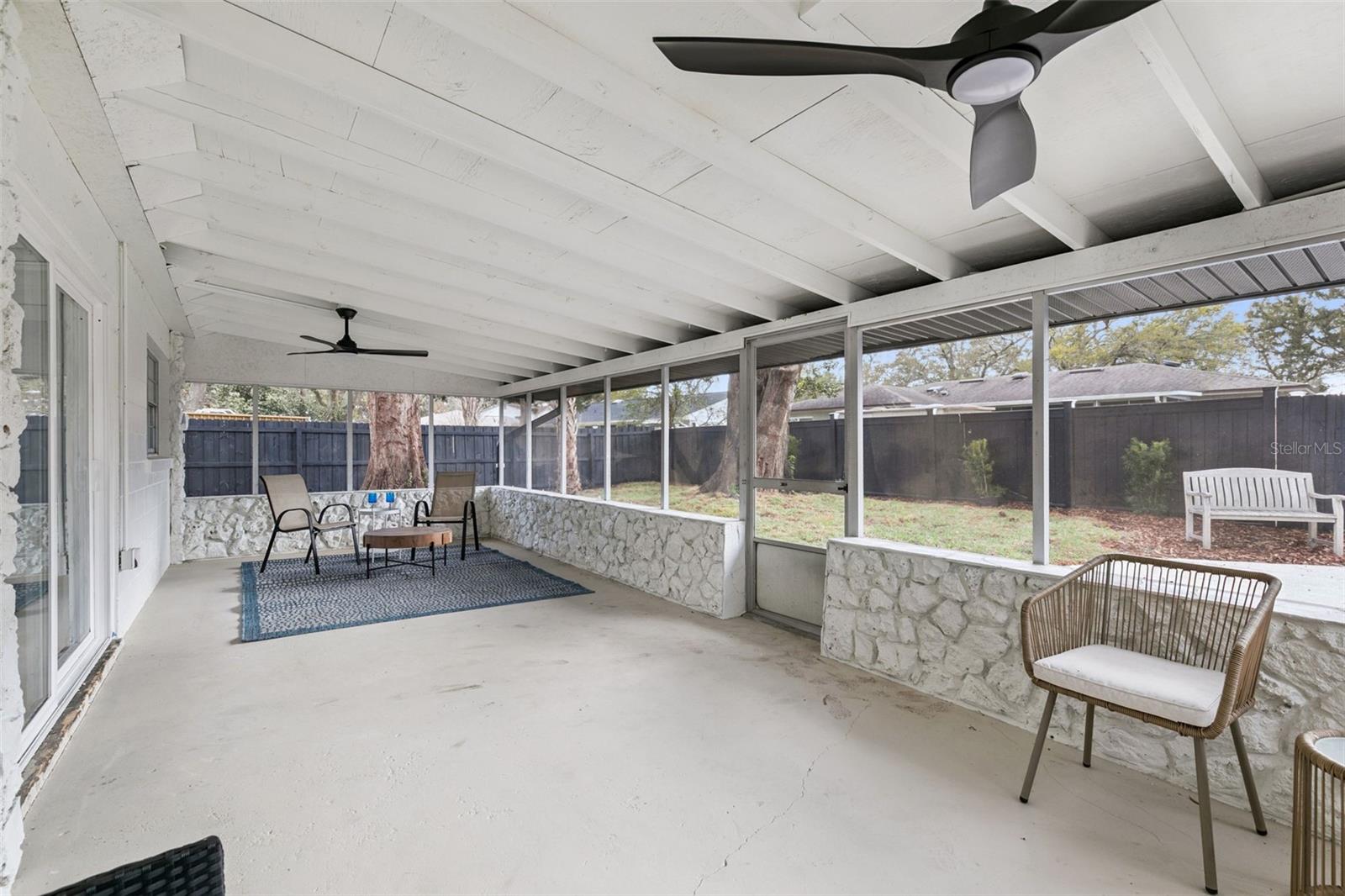 622 SPRING OAKS BLVD