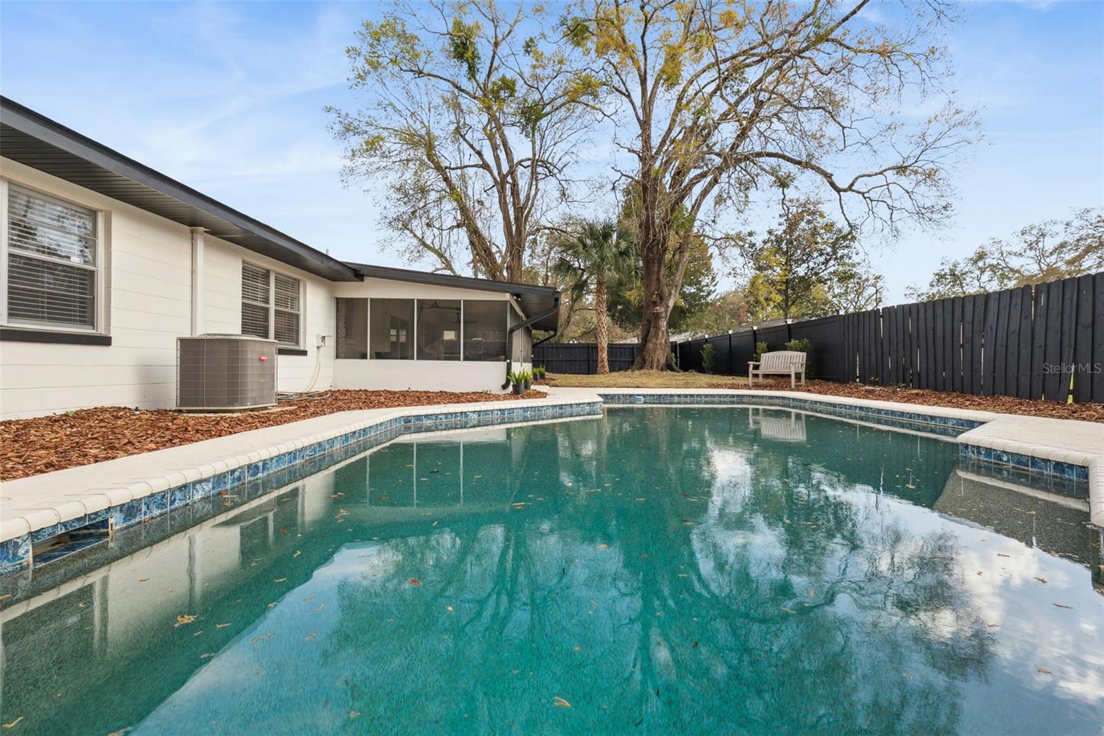 622 SPRING OAKS BLVD