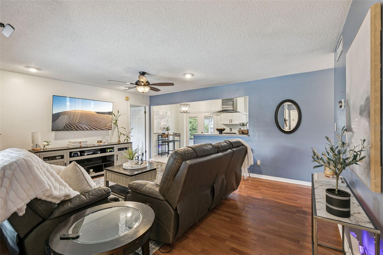 102 N SILVER CLUSTER CT