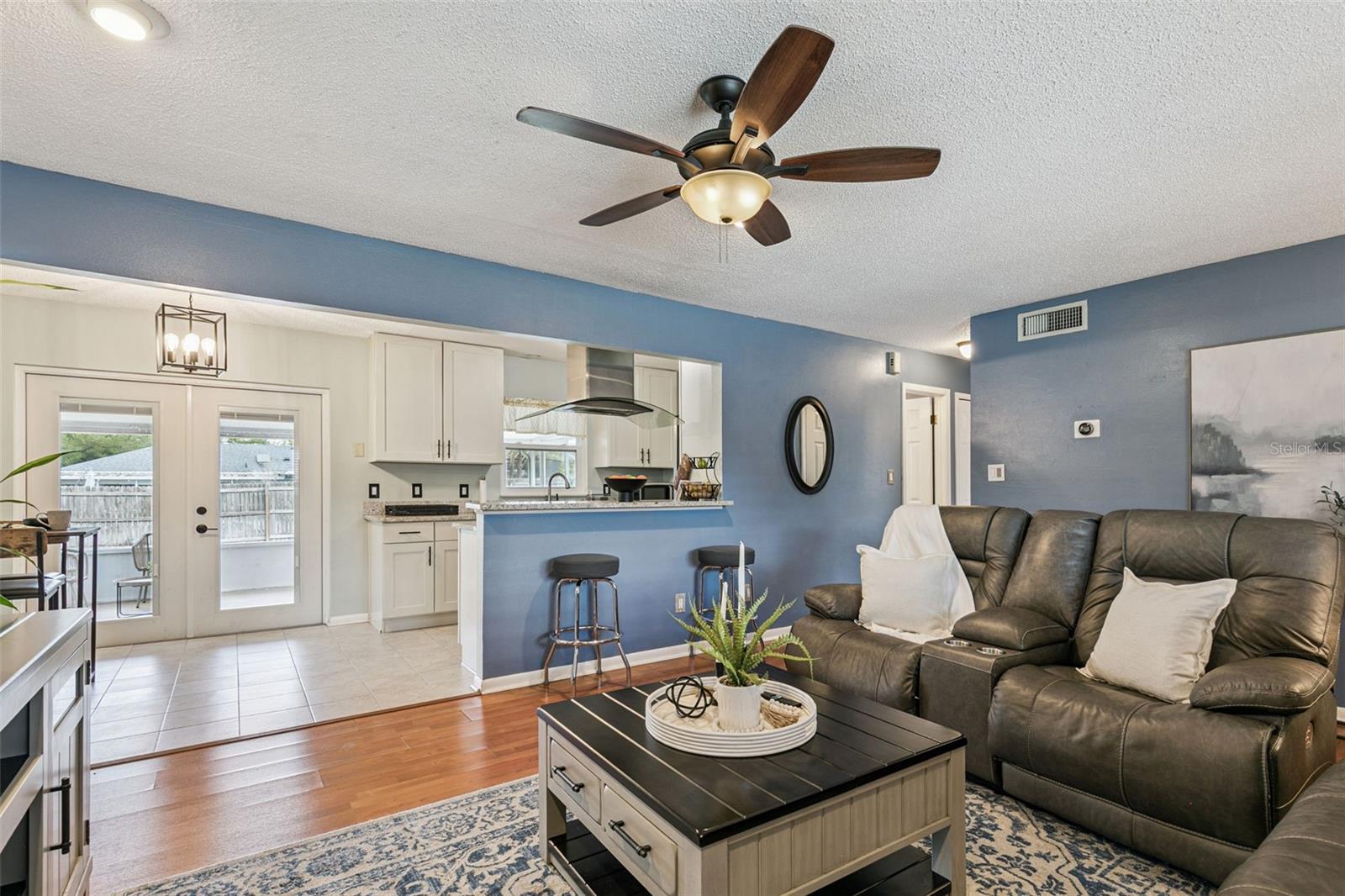 102 N SILVER CLUSTER CT