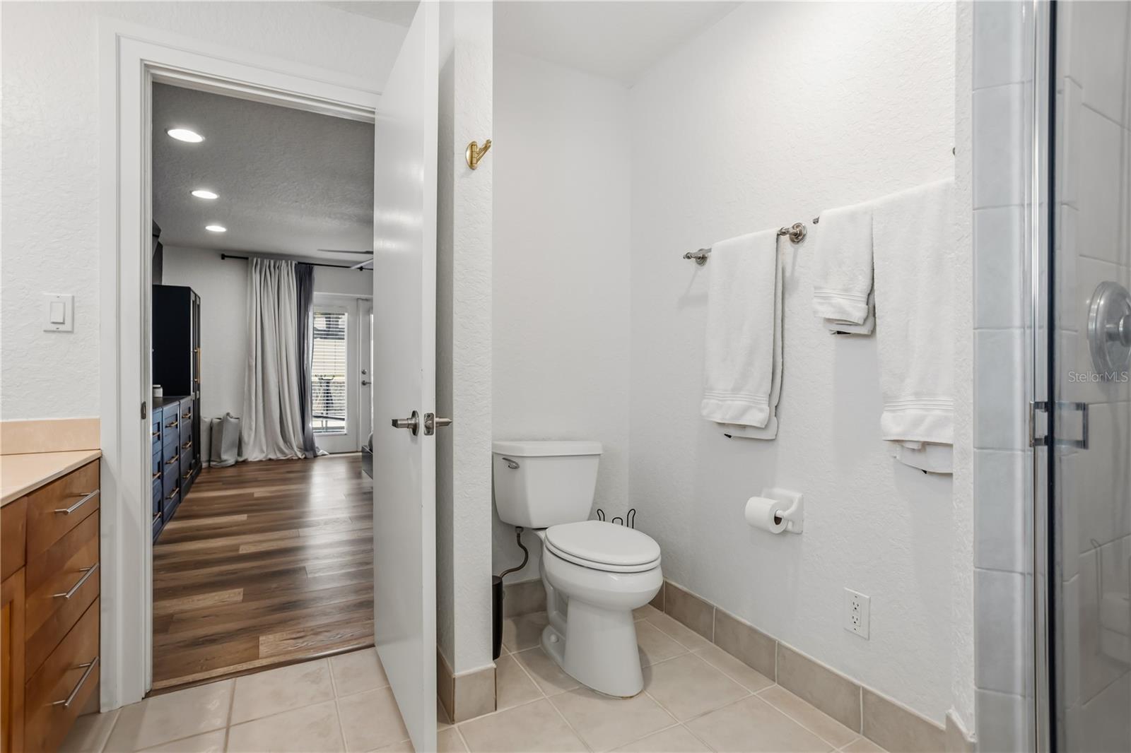 404 BARCLAY AVE