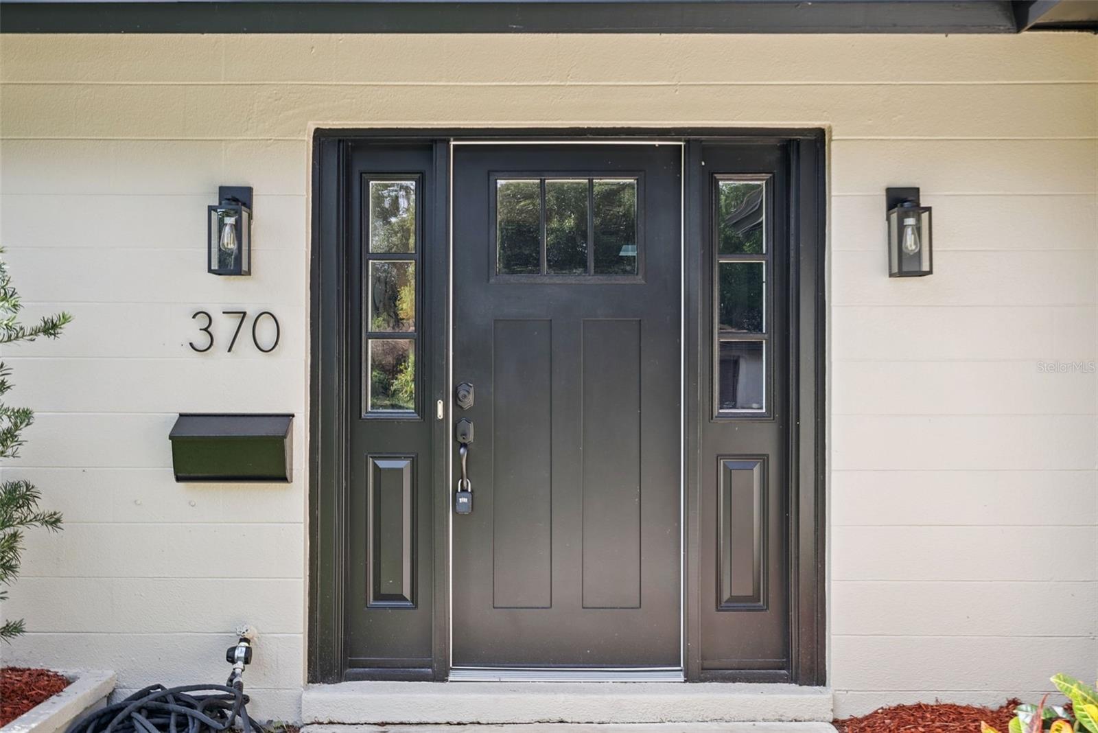 370 SULTANA LN