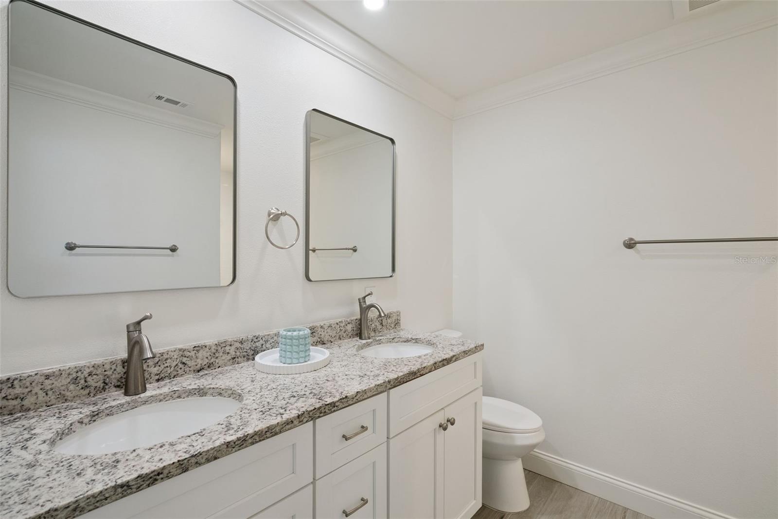 370 SULTANA LN