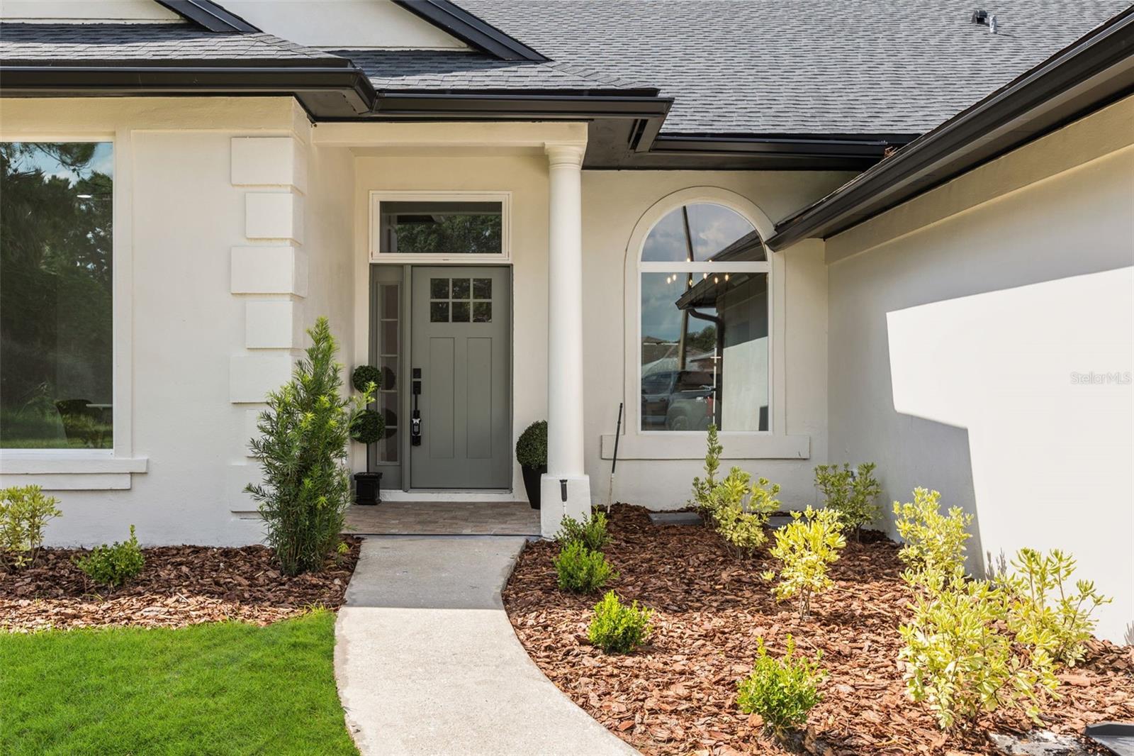 700 W PINEWOOD CT