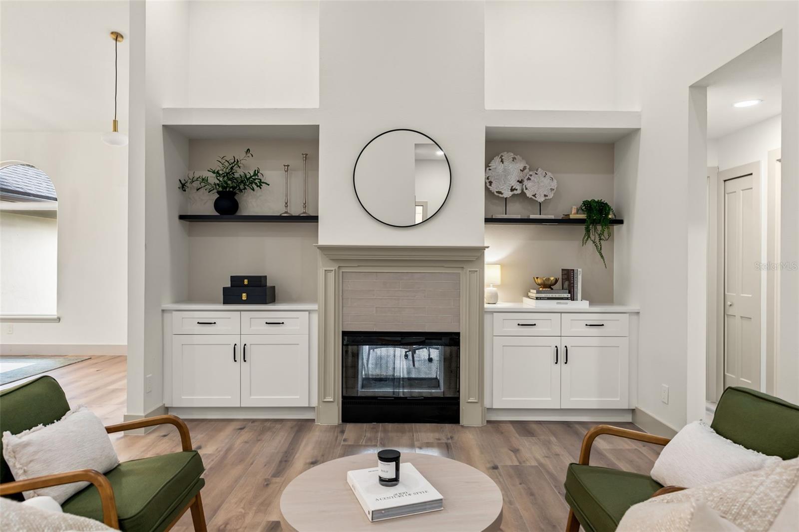 700 W PINEWOOD CT