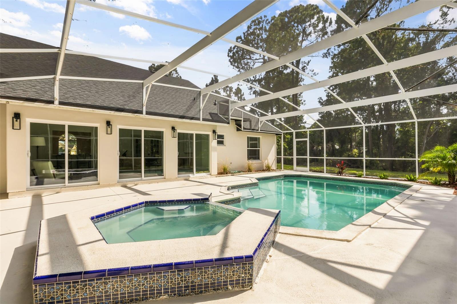 700 W PINEWOOD CT