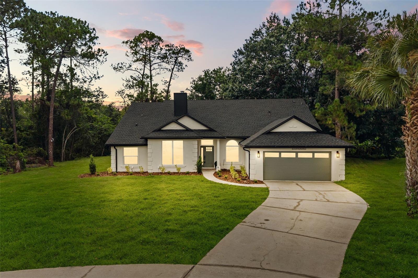 700 W PINEWOOD CT
