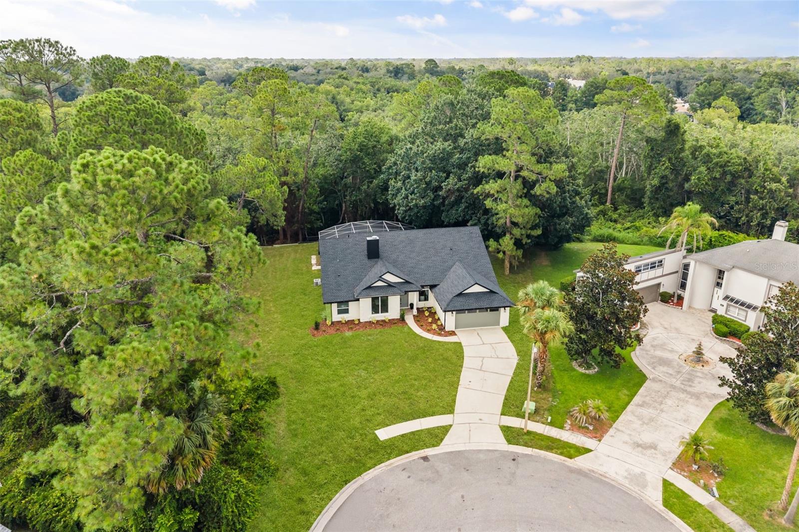 700 W PINEWOOD CT