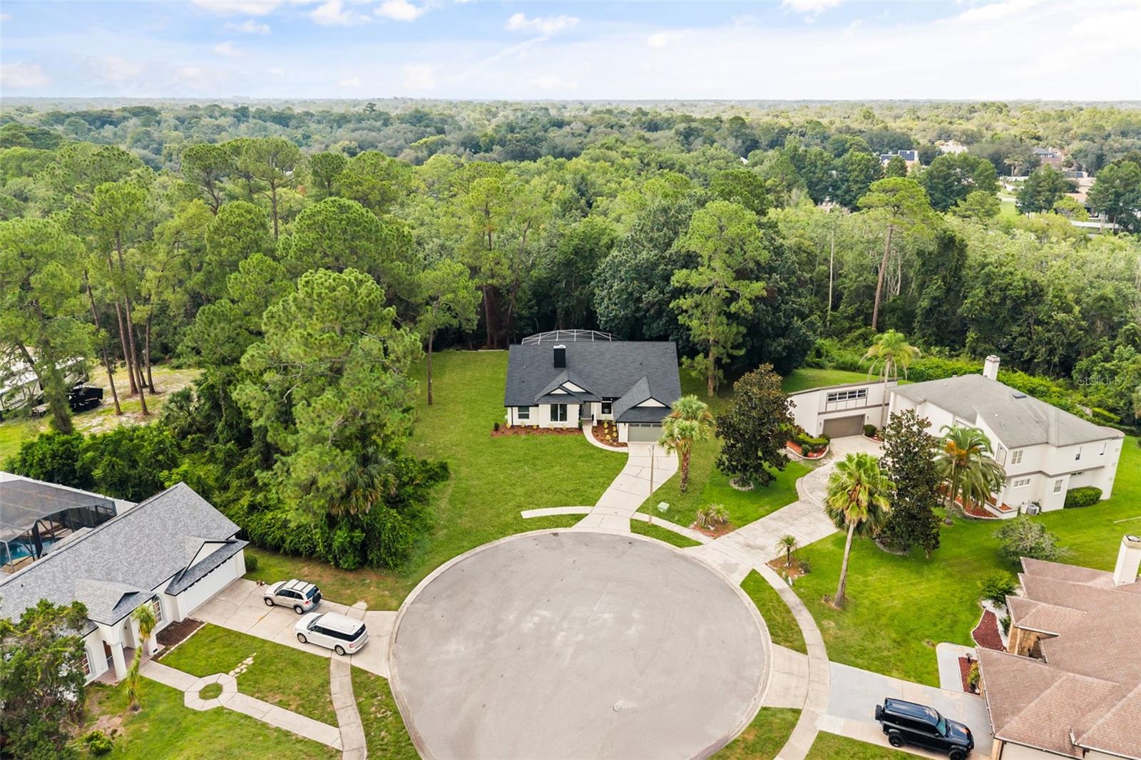 700 W PINEWOOD CT