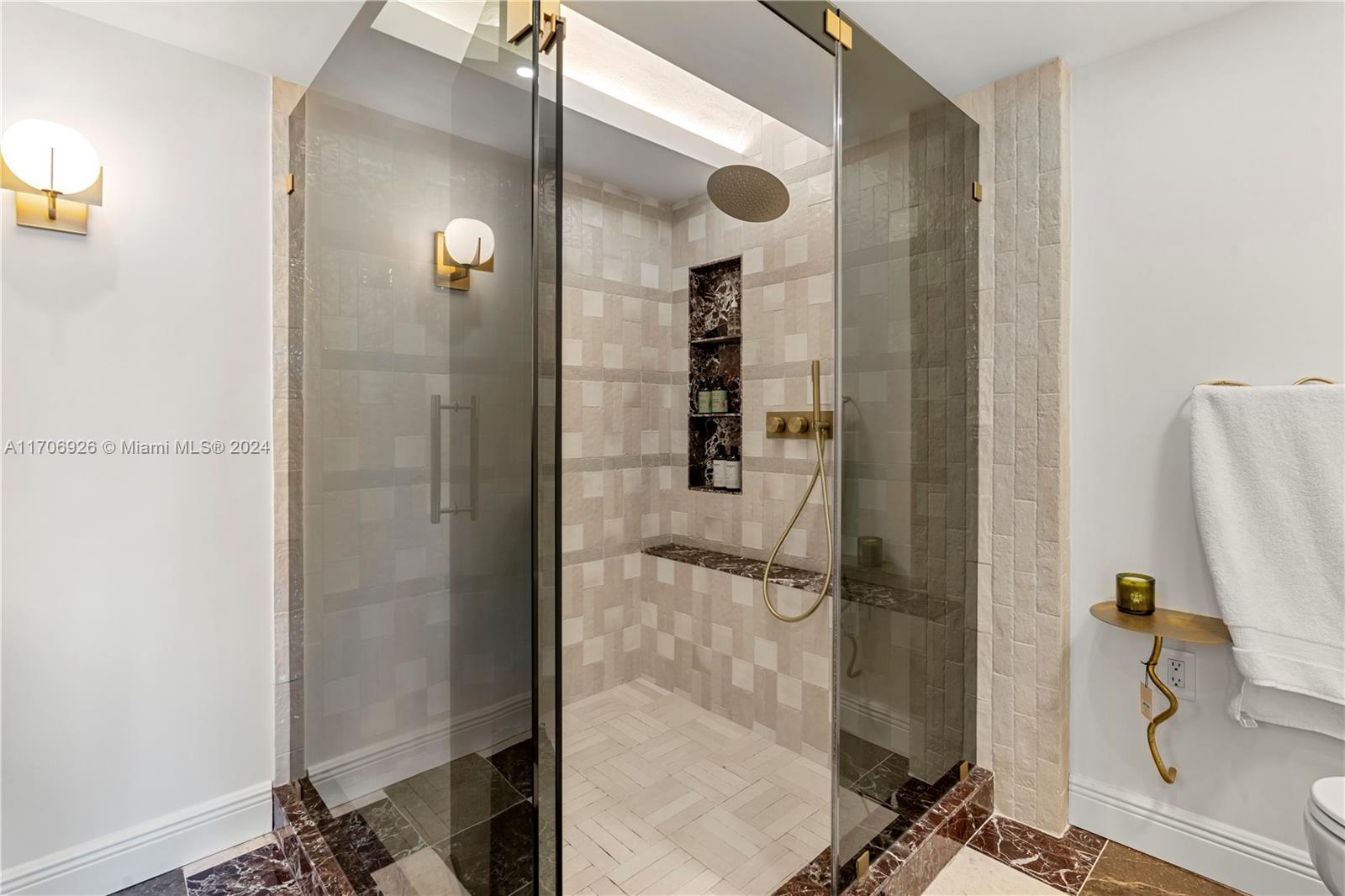 4000 NE Towerside Ter # 1109