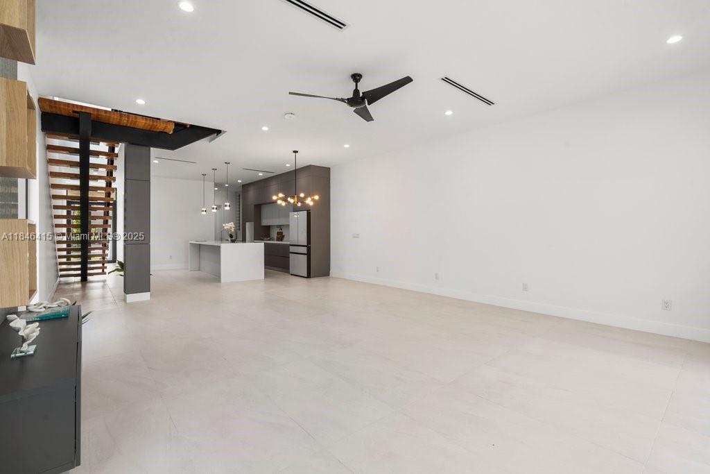 1233 NE 12th Ave # A