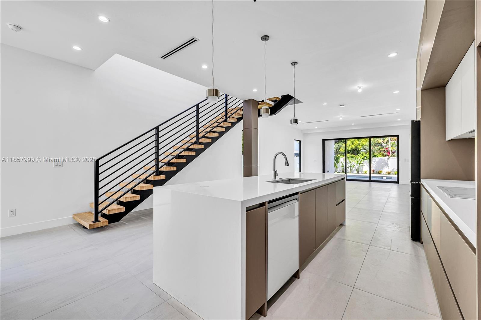1233 NE 12th Ave # B