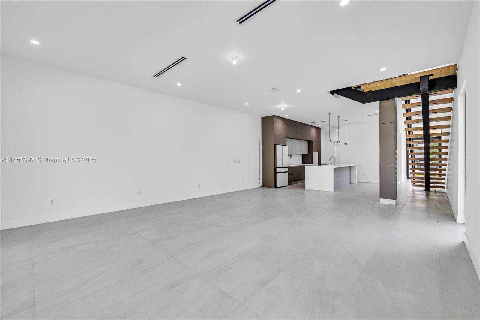 1233 NE 12th Ave # B