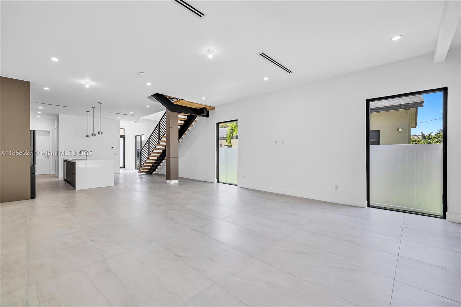 1233 NE 12th Ave