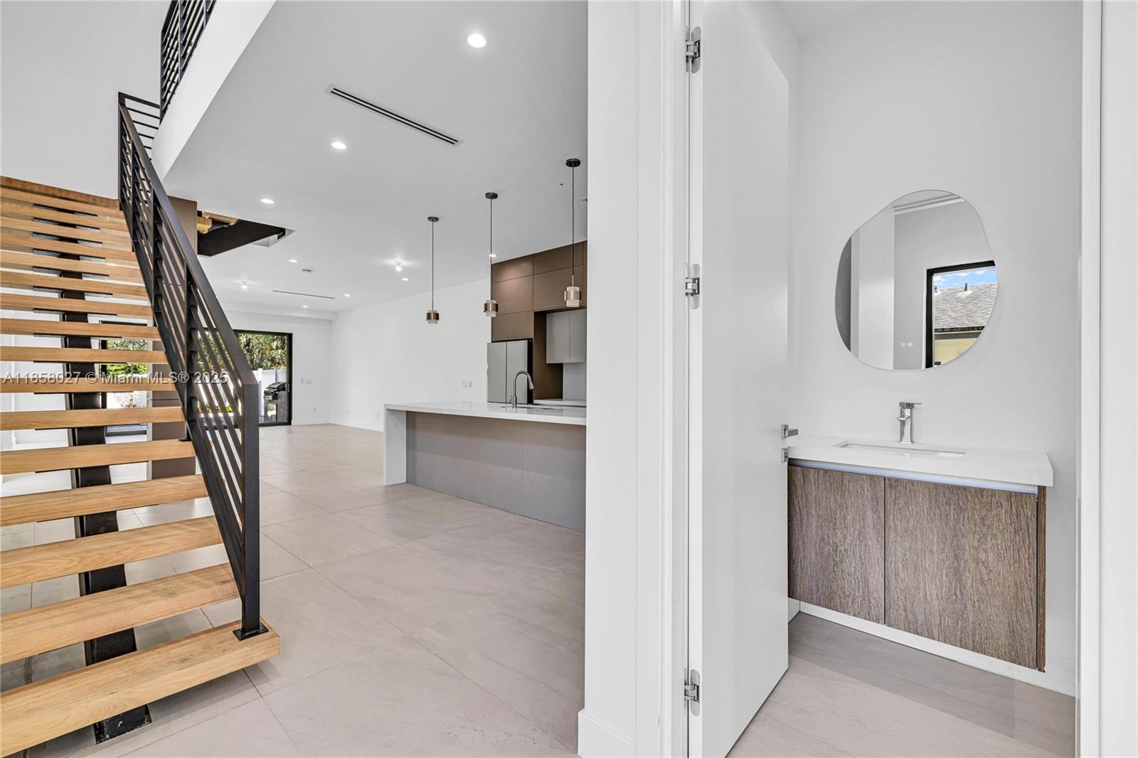 1233 NE 12th Ave