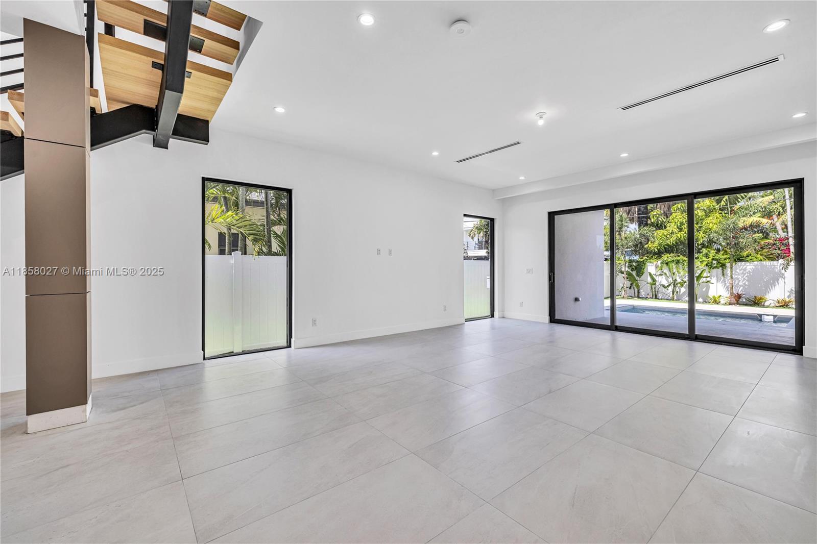 1233 NE 12th Ave