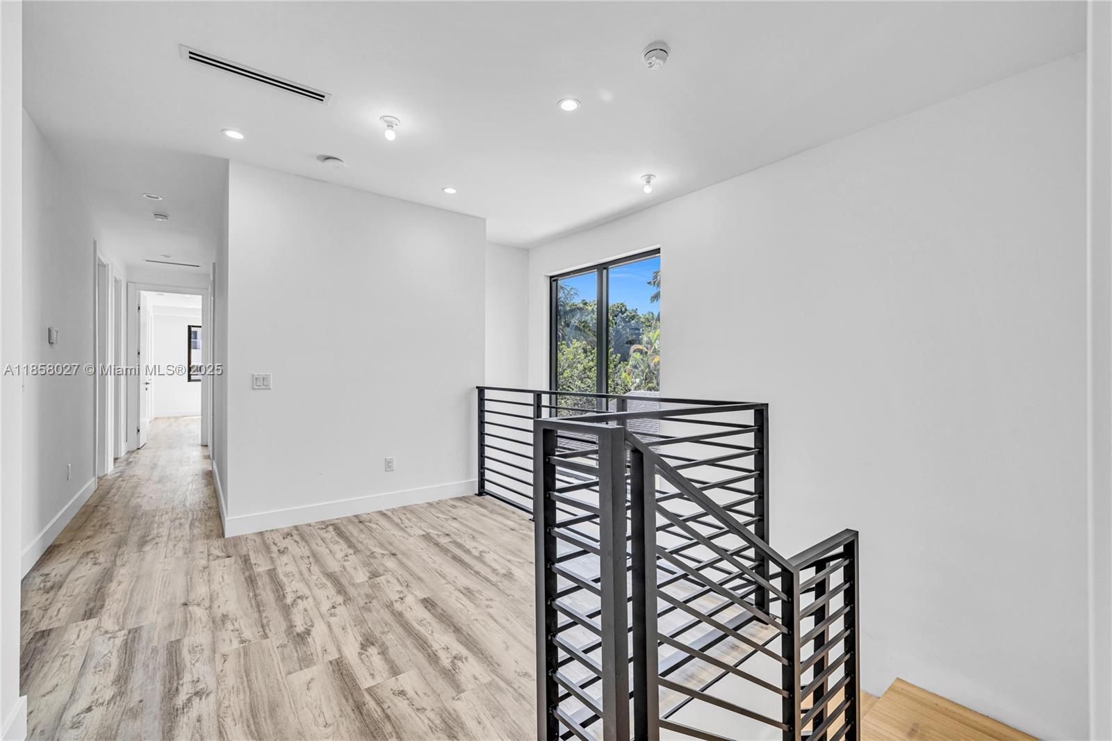 1233 NE 12th Ave