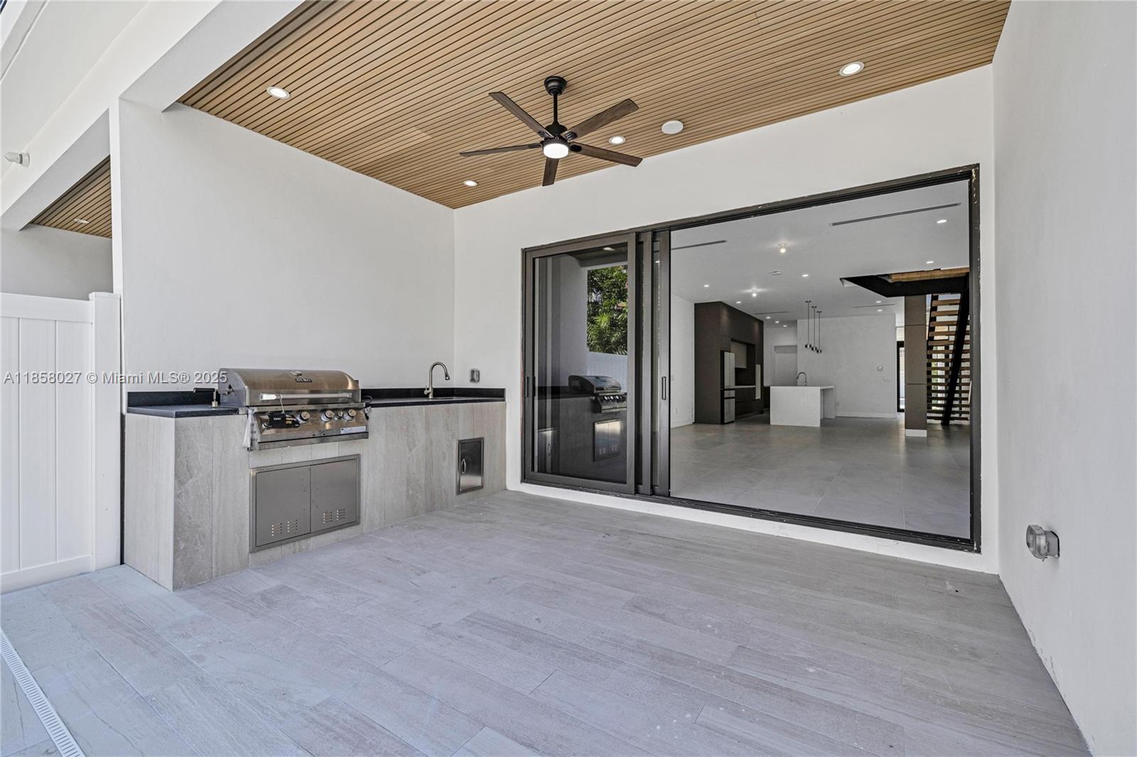 1233 NE 12th Ave