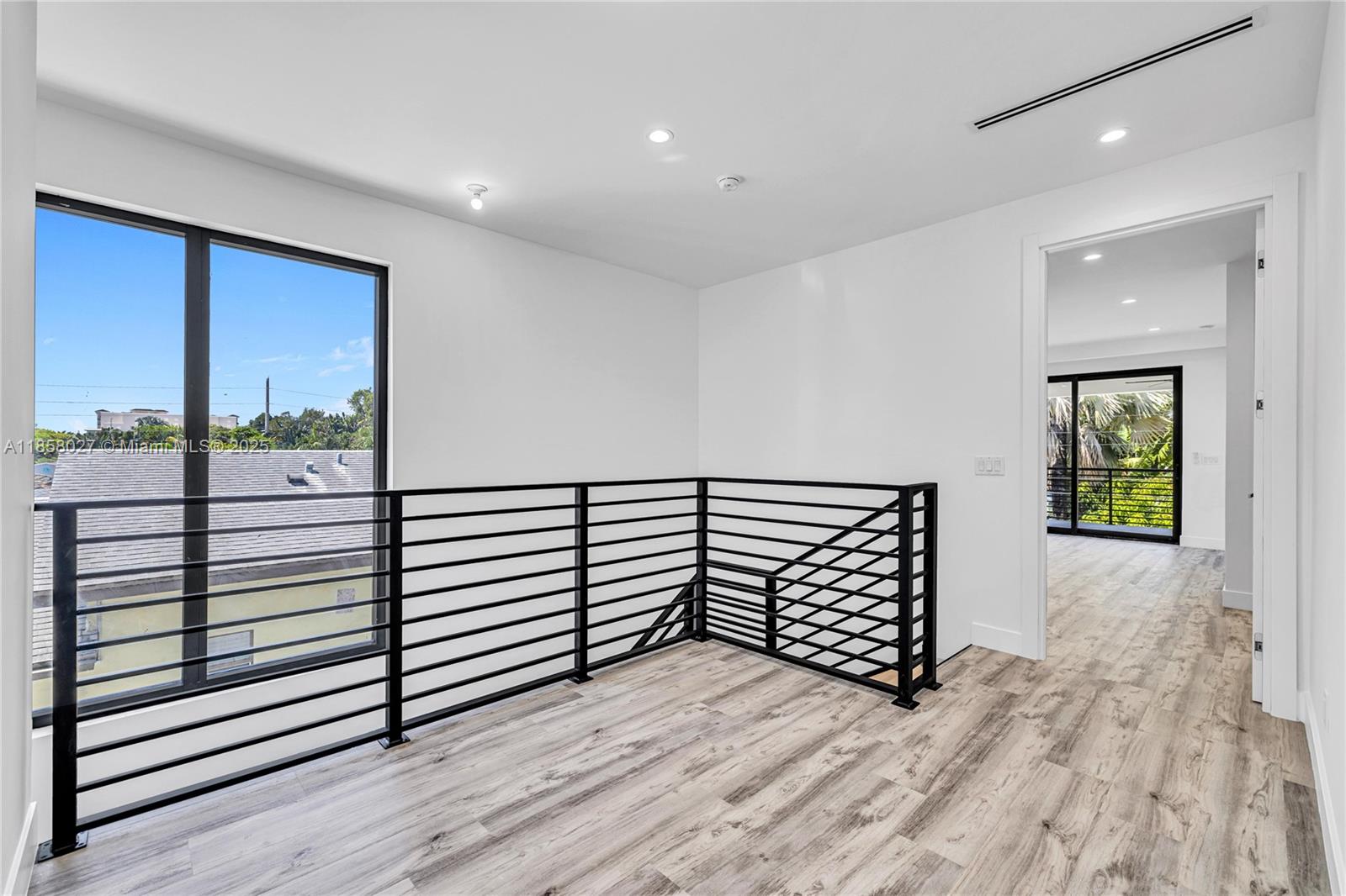 1233 NE 12th Ave