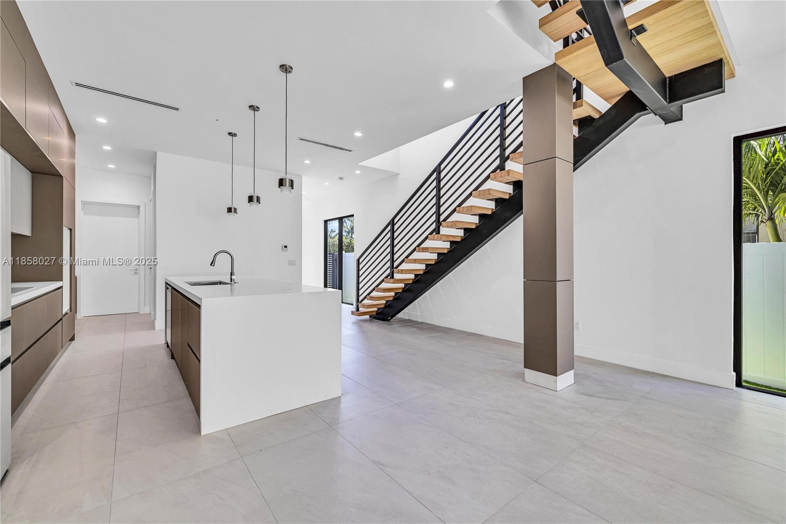 1233 NE 12th Ave