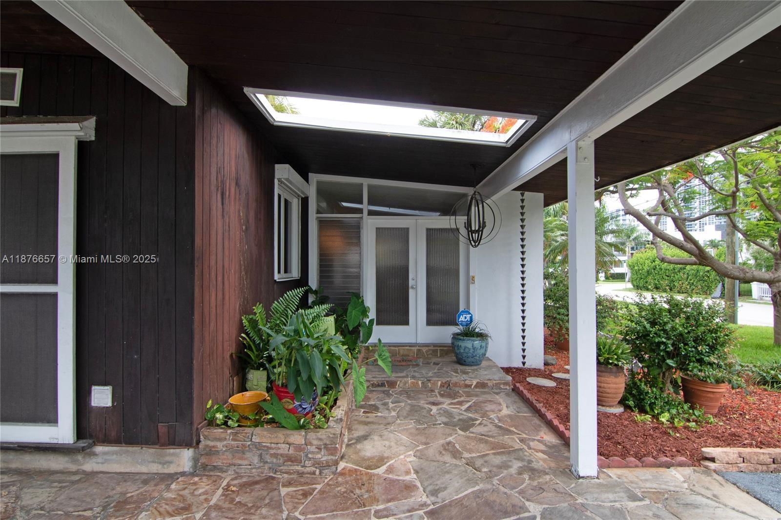 3008 Center Ave
