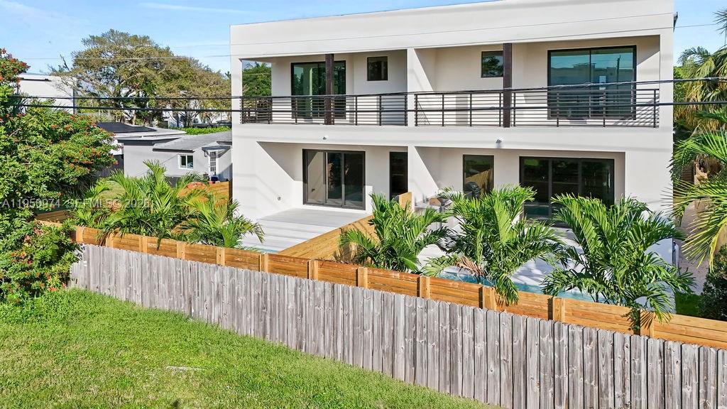 1321 NE 13th Ave # B