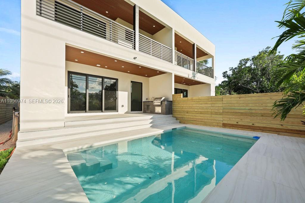 1321 NE 13th Ave # B