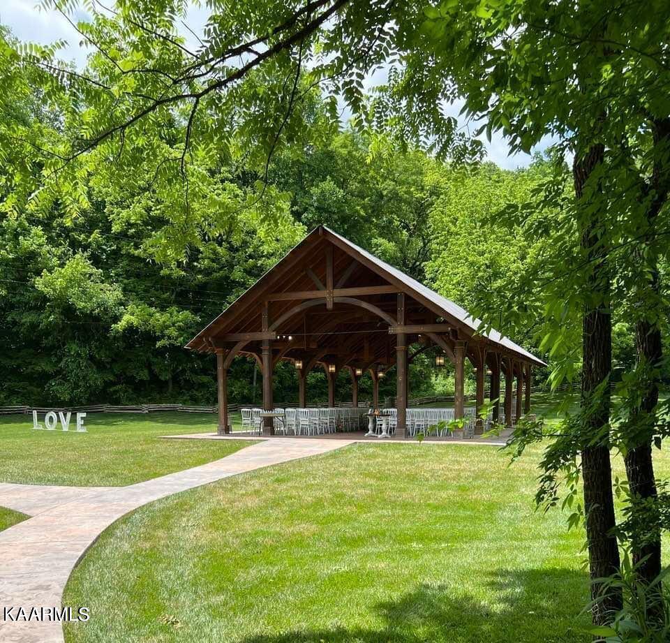 801 & 805 Hardin Lane