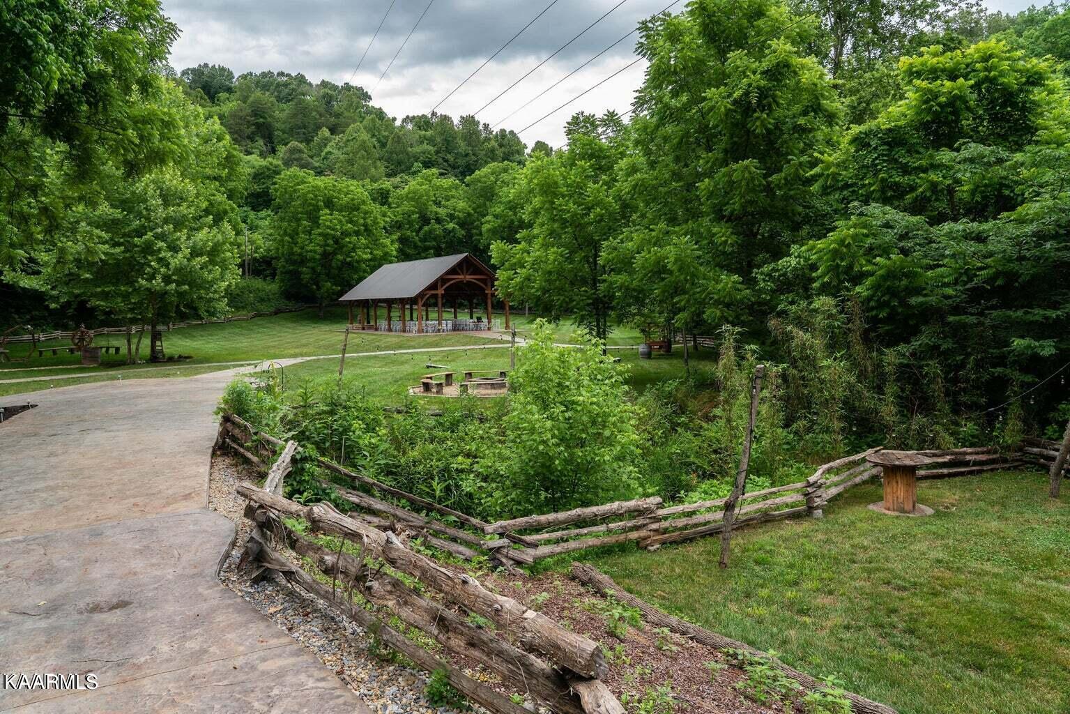 801 & 805 Hardin Lane