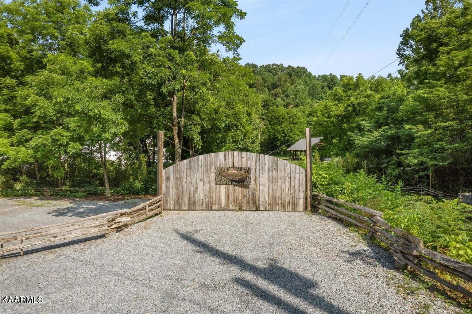 801 & 805 Hardin Lane