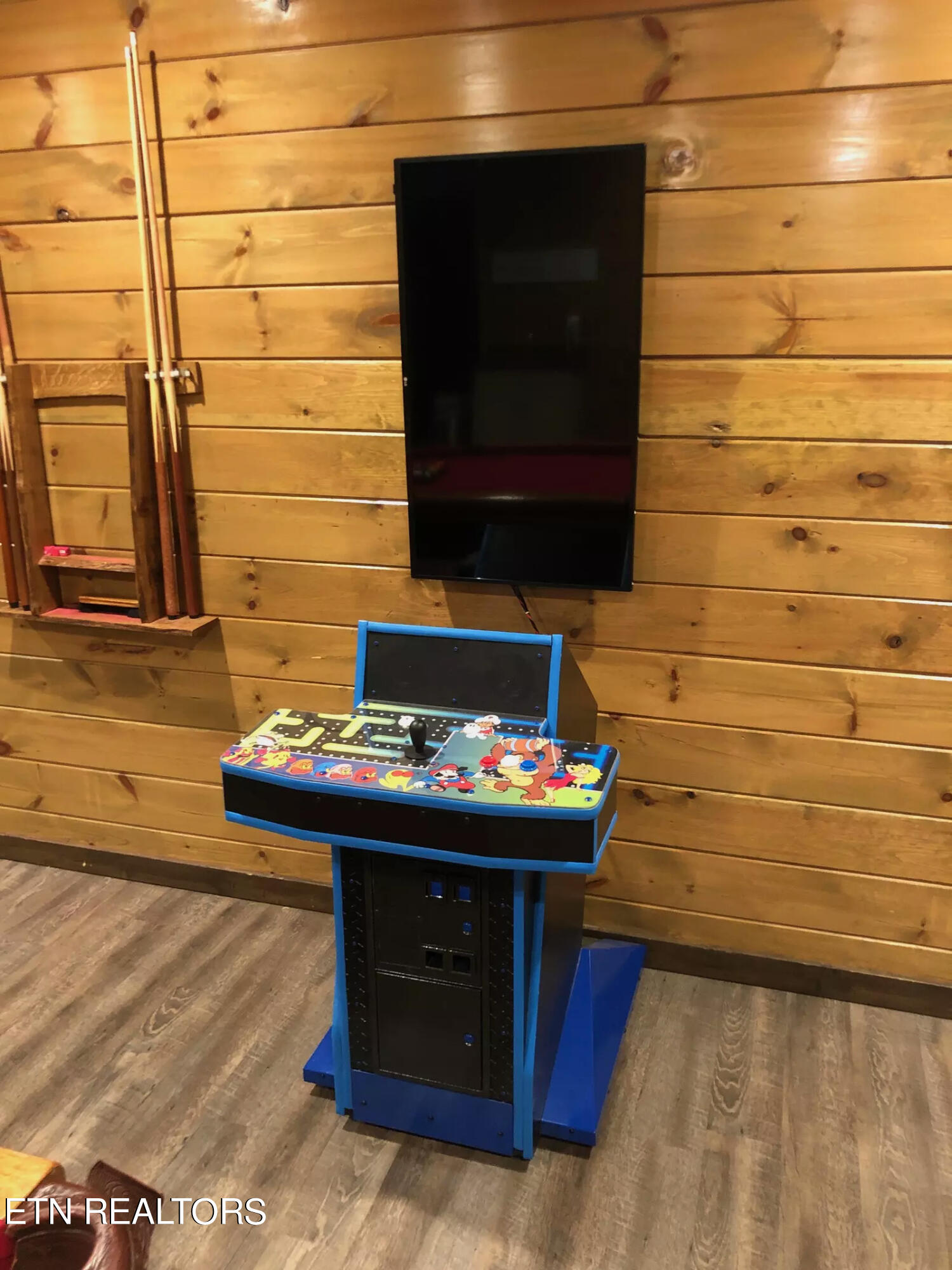 2006 Thistle Thorn Tr