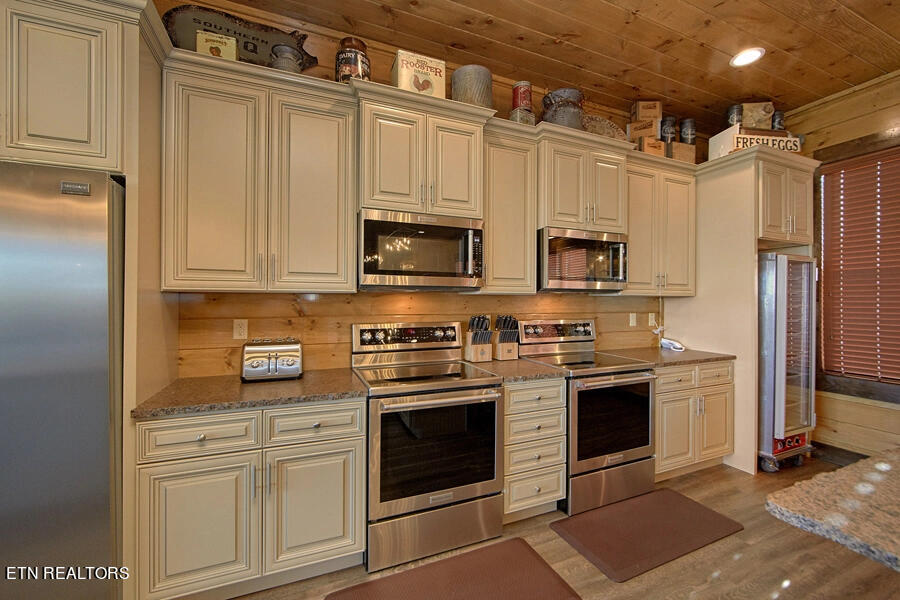 2006 Thistle Thorn Tr