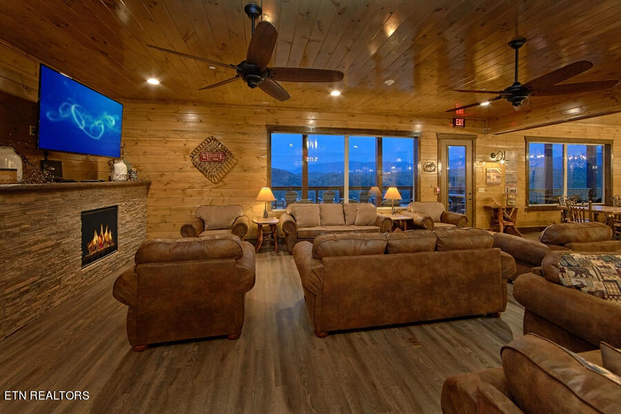 2006 Thistle Thorn Tr