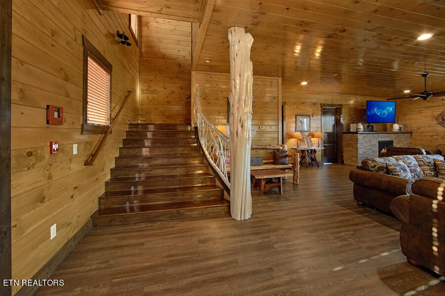 2006 Thistle Thorn Tr